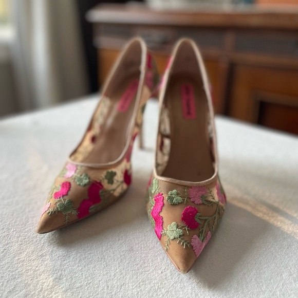 Betsey Johnson Nude Sheer Floral Stiletto Heels - Picture 4 of 9